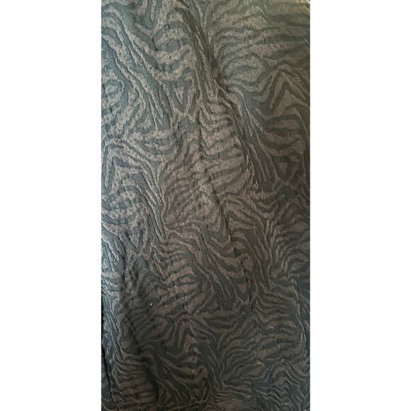 Theory Black TexturedZebra Jacquard Long Sleeve Top Women's Size Small - Picture 3 of 3